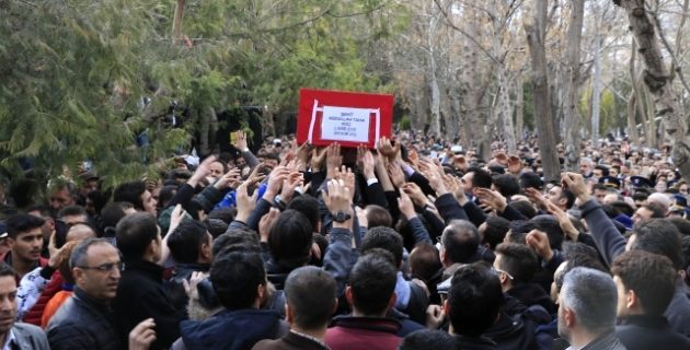 Halkımız Afrin şehitlerini ebedi makamına 10 binlerle uğurladı