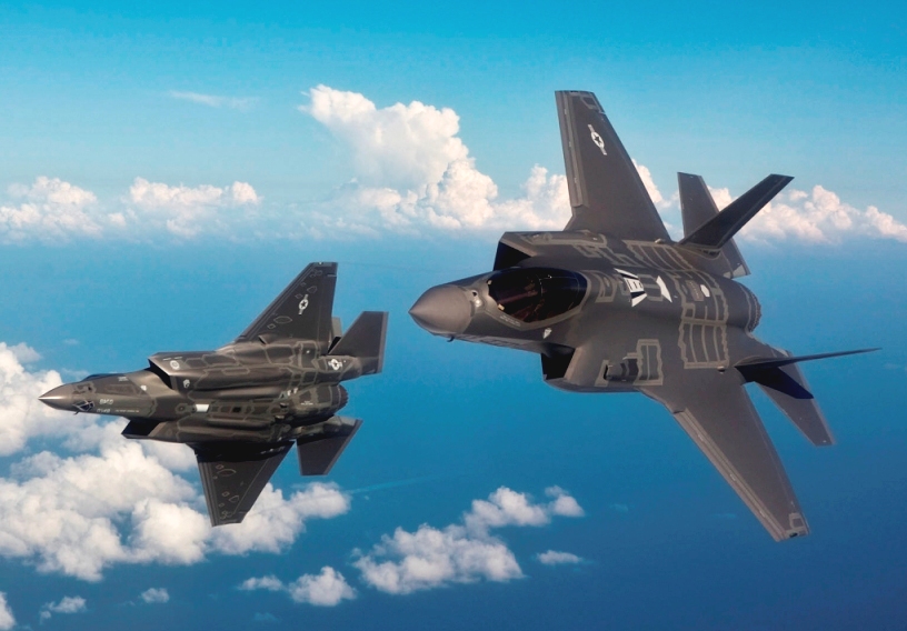 F-35f35_savas_ucagi_silah_yuklu_ucarken_iki_adet