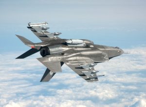 f35_savas_ucagi_silah_yuklu_ucarken