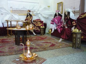 İsmek sergisinde birbirinden değerli ve el emeği eserler izleyicilerin beğenisine sunuluyor.